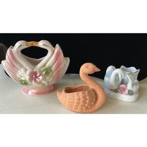 3 Swan Figurines 1 Pink White Kissing Swan Vase, 1 Clay & 1 Small White & Gold